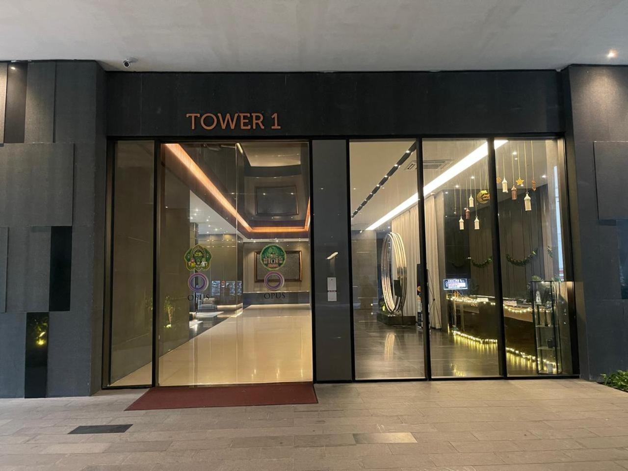 Opus 118 Tower View By Square *